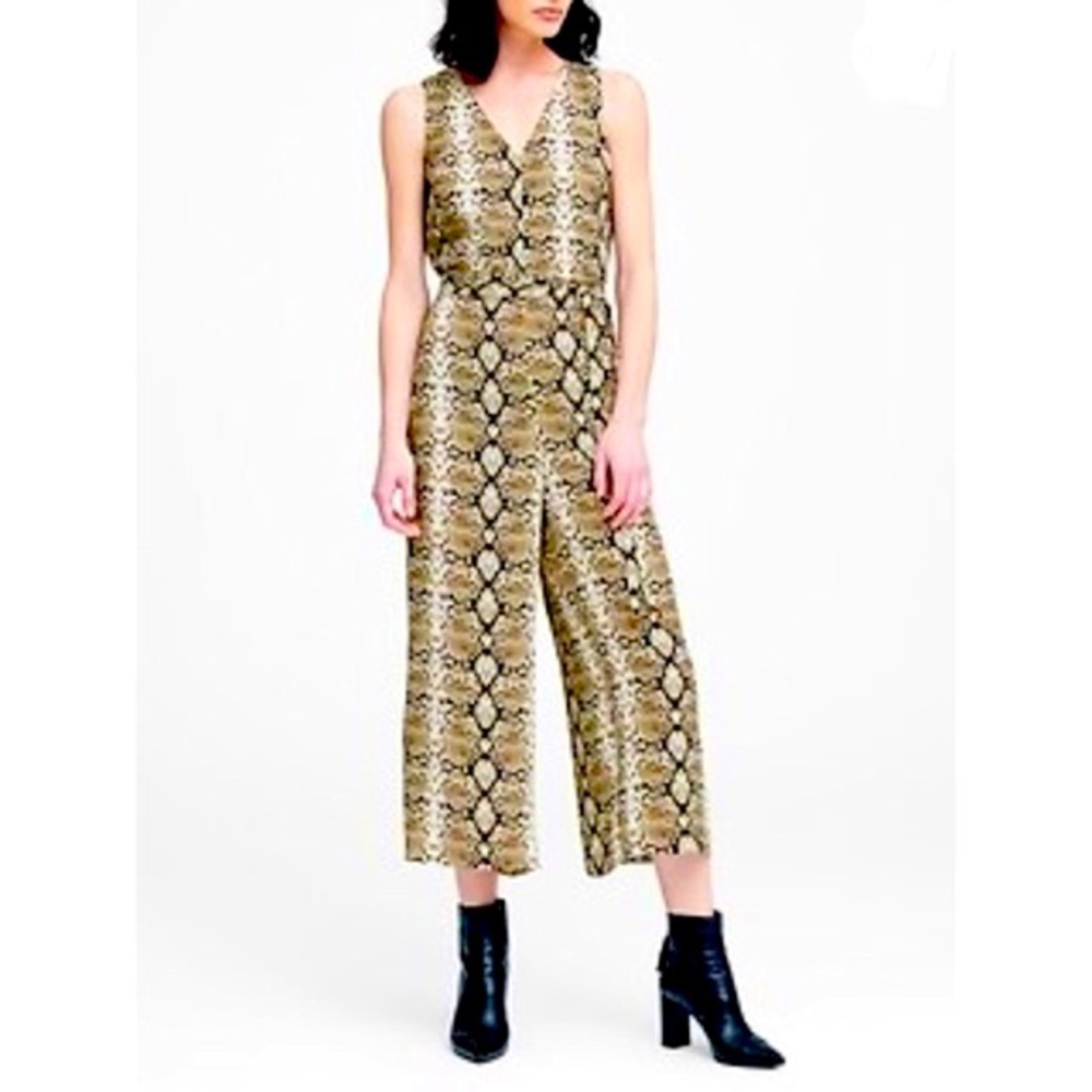 Banana Republic V Neck Cropped Jumpsuit - Size 12